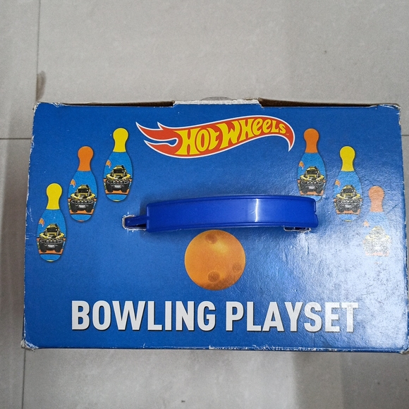 Hot Wheels Bowling Game - Picture 2 of 4